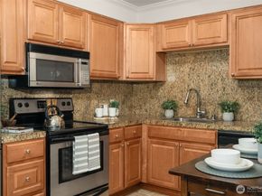 3626 14th Avenue W 203, Seattle WA 98119