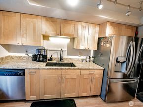 4635 W Lake Sammamish Parkway SE G305, Issaquah WA 98027