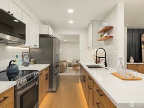 1039 NE 113th Street, Seattle WA 98125