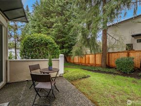 1607 102nd Place NE D1, Bellevue WA 98004
