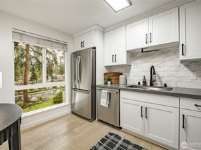 1607 102nd Place NE D1, Bellevue WA 98004