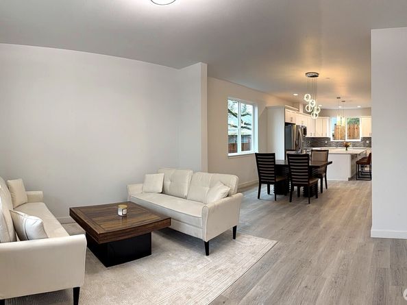 648 SW 139th Street, Burien WA 98166