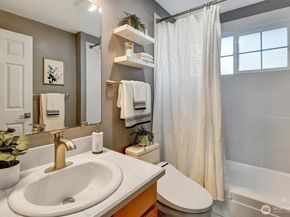 1127 N 198th Street A303, Shoreline WA 98133