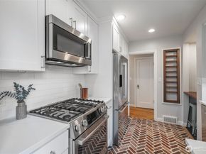 5232 38th Avenue NE, Seattle WA 98105