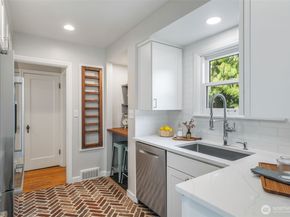 5232 38th Avenue NE, Seattle WA 98105