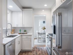 5232 38th Avenue NE, Seattle WA 98105