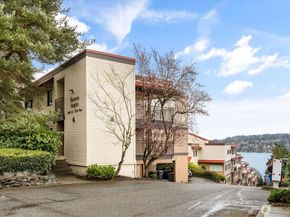 3820 NE 155th Place 403, Lake Forest Park WA 98155