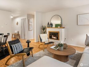 3820 NE 155th Place 403, Lake Forest Park WA 98155