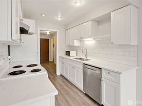 12300 33rd Avenue NE 202, Seattle WA 98125