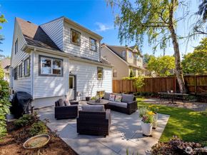 1919 11th Avenue E, Seattle WA 98102