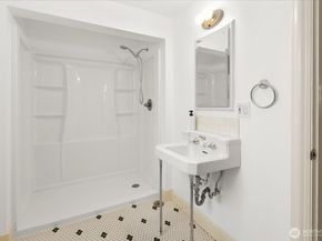 10740 Interlake Avenue N, Seattle WA 98133