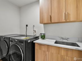 10823 SE 12th Street, Bellevue WA 98004