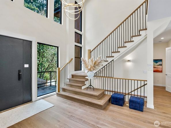10823 SE 12th Street, Bellevue WA 98004