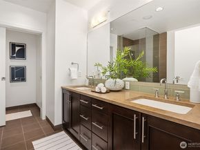 10650 NE 9th Place 2526, Bellevue WA 98004