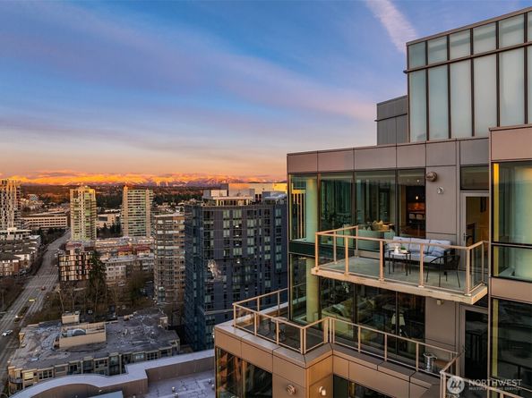 10650 NE 9th Place 2526, Bellevue WA 98004