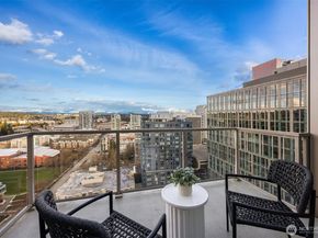 10650 NE 9th Place 2526, Bellevue WA 98004