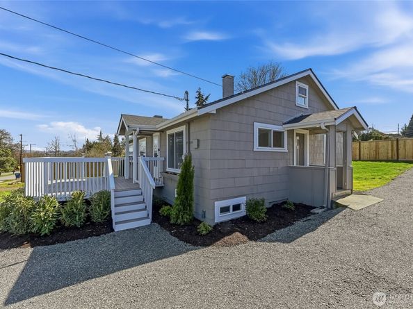 1221 S 101st Street, Seattle WA 98168
