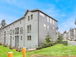 13717 Admiralty Way G1, Lynnwood WA 98087