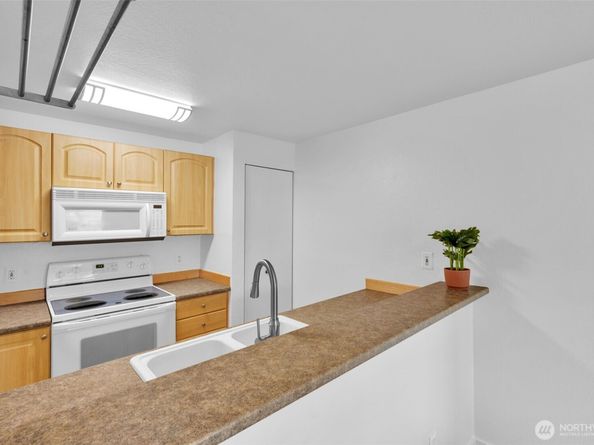 19230 Forest Park Drive NE H126, Lake Forest Park WA 98155