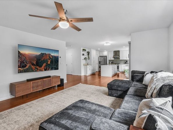 266 Camas Avenue SE, Renton WA 98056
