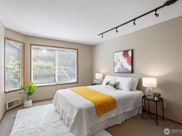 6717 110th Avenue NE A4, Kirkland WA 98033