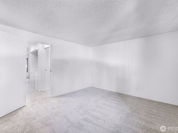 12516 NE 117th Place C4, Kirkland WA 98034
