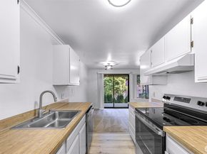 12516 NE 117th Place C4, Kirkland WA 98034