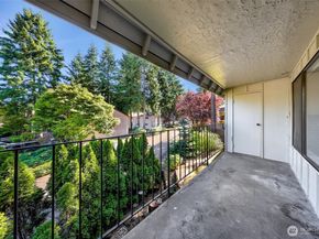 12516 NE 117th Place C4, Kirkland WA 98034