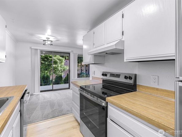 12516 NE 117th Place C4, Kirkland WA 98034