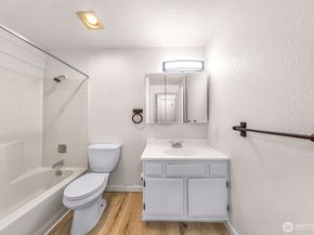 12516 NE 117th Place C4, Kirkland WA 98034
