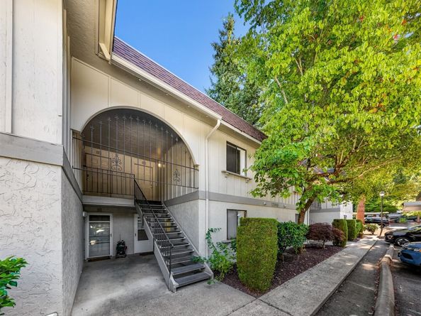 12516 NE 117th Place C4, Kirkland WA 98034