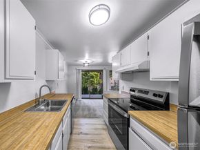 12516 NE 117th Place C4, Kirkland WA 98034