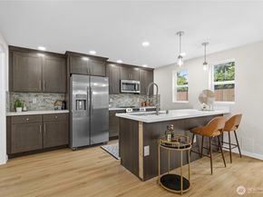 1401 N 137th Street, Seattle WA 98133