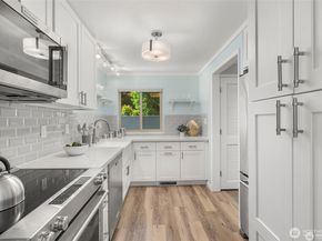 322 N 134th Street 104, Seattle WA 98133