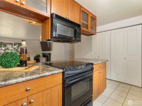 14124 NE 181st Place Unit H204, Woodinville WA 98072