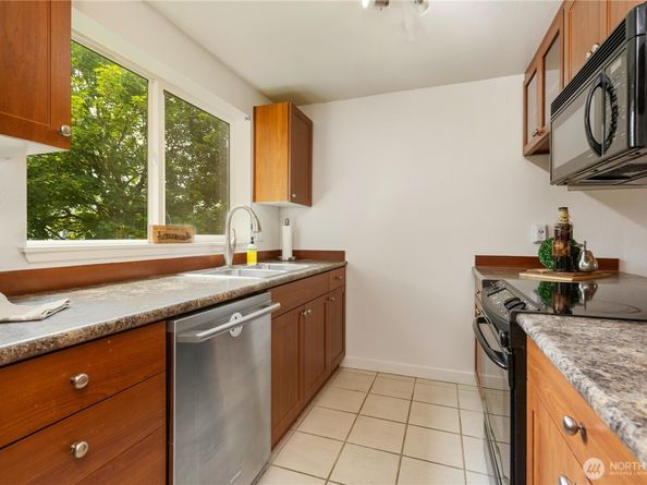 14124 NE 181st Place Unit H204, Woodinville WA 98072