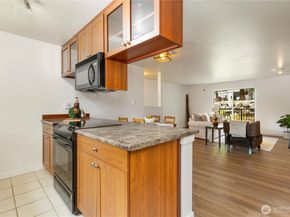 14124 NE 181st Place Unit H204, Woodinville WA 98072