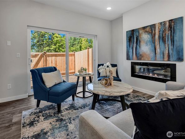 8904 NE 173rd Place B, Bothell WA 98011