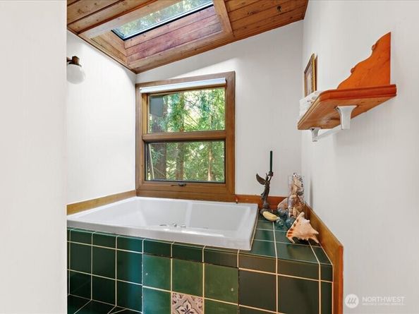 6418 E Mercer Way, Mercer Island WA 98040