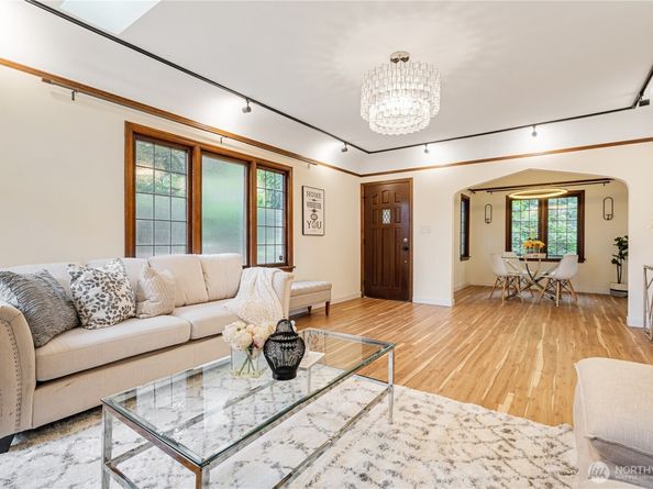 6026 35th Avenue NE, Seattle WA 98115