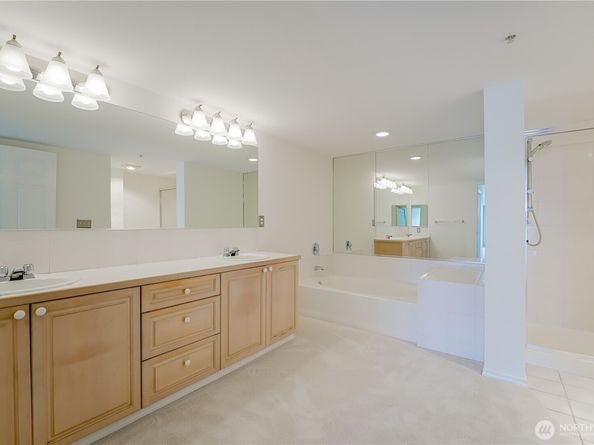 15020 Bothell Way NE 303, Lake Forest Park WA 98155