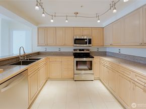 15020 Bothell Way NE 303, Lake Forest Park WA 98155