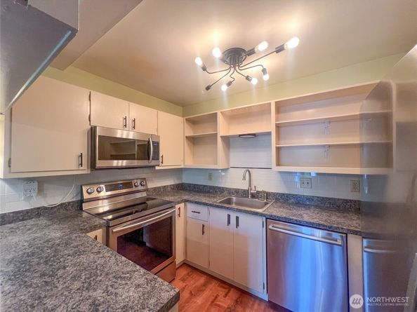1425 S Puget Drive G3, Renton WA 98055