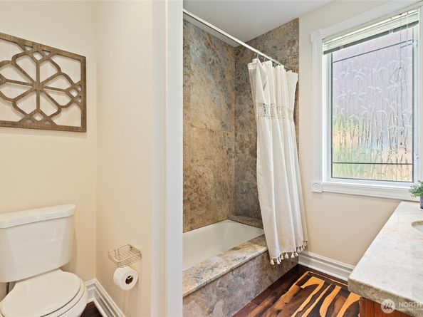 6222 37th Avenue NE, Seattle WA 98115