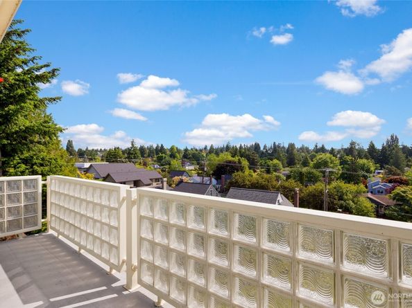 6222 37th Avenue NE, Seattle WA 98115