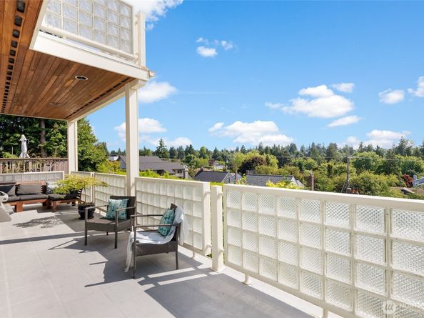 6222 37th Avenue NE, Seattle WA 98115