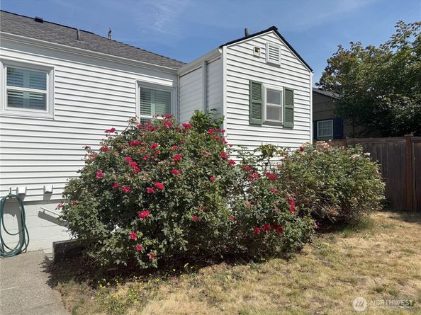 4329 NE 56th Street, Seattle WA 98105