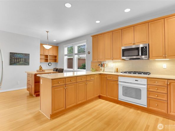 17021 Parkside Way SE, Renton WA 98058