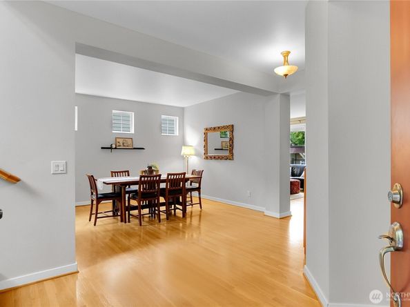 17021 Parkside Way SE, Renton WA 98058