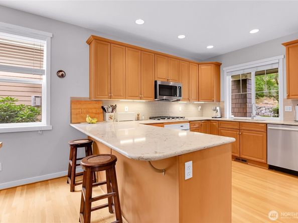 17021 Parkside Way SE, Renton WA 98058
